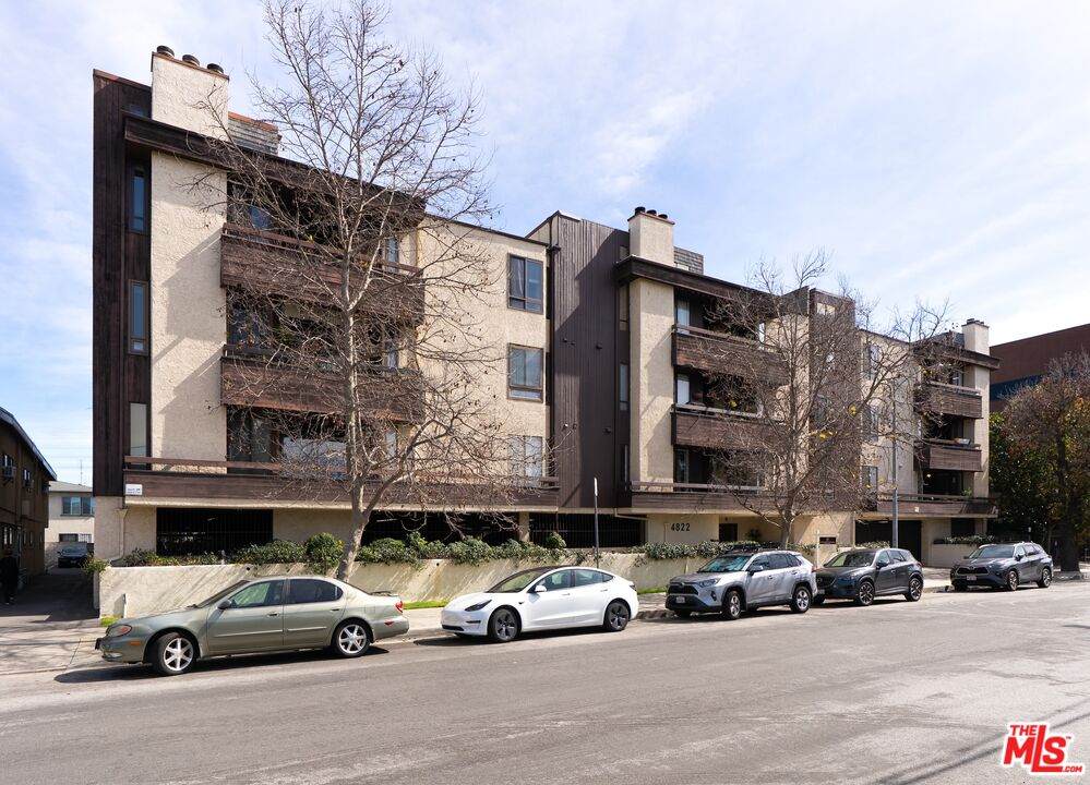 4822 Van Noord Ave - Photo 1
