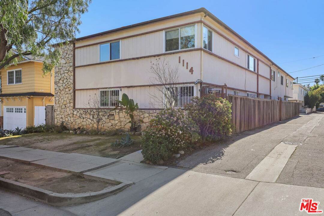 1114 23rd St - Photo 1