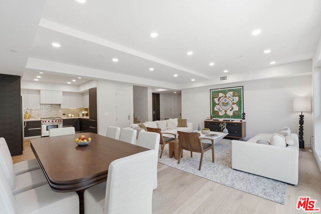 505 Barrington Ave - Photo 1