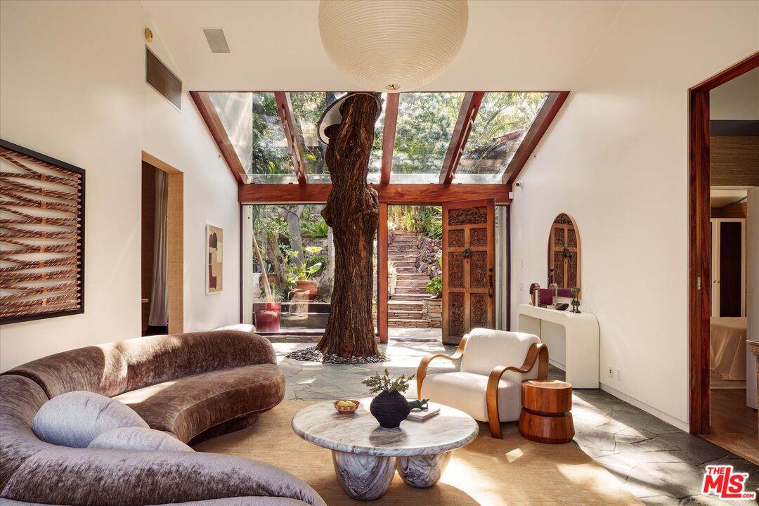 8882 Lookout Mountain Ave - Photo 1