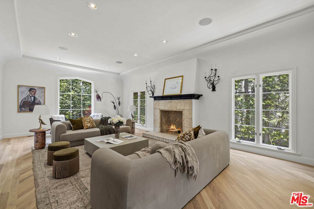 736 Cloverdale Ave - Photo 1