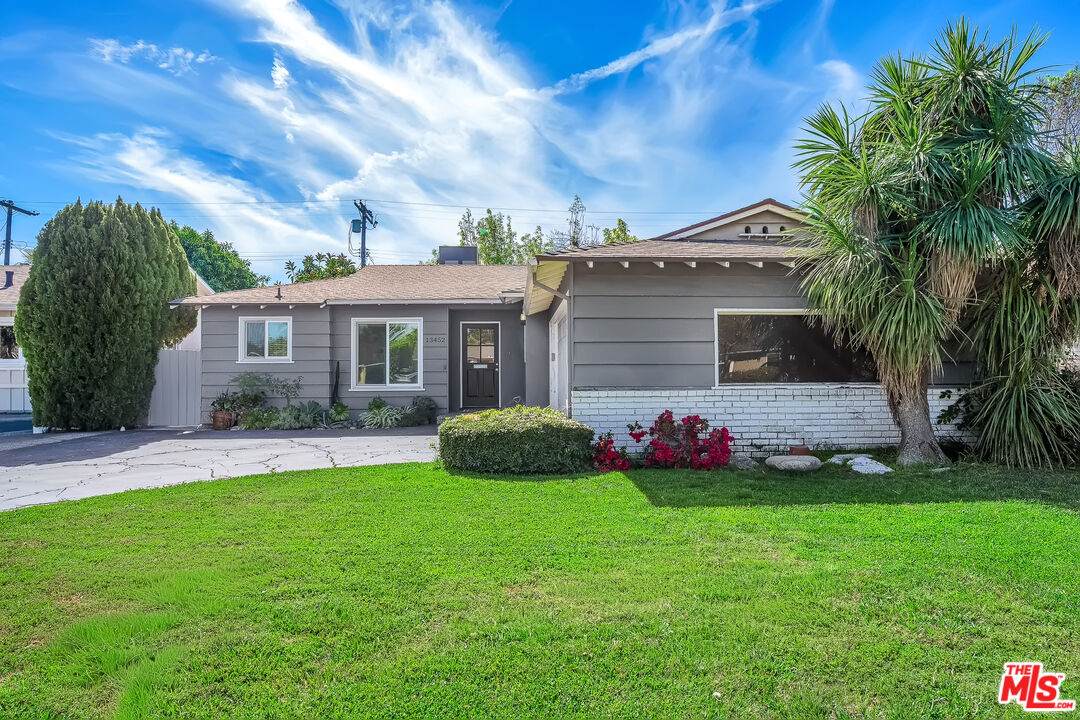 13452 Delano St - Photo 1