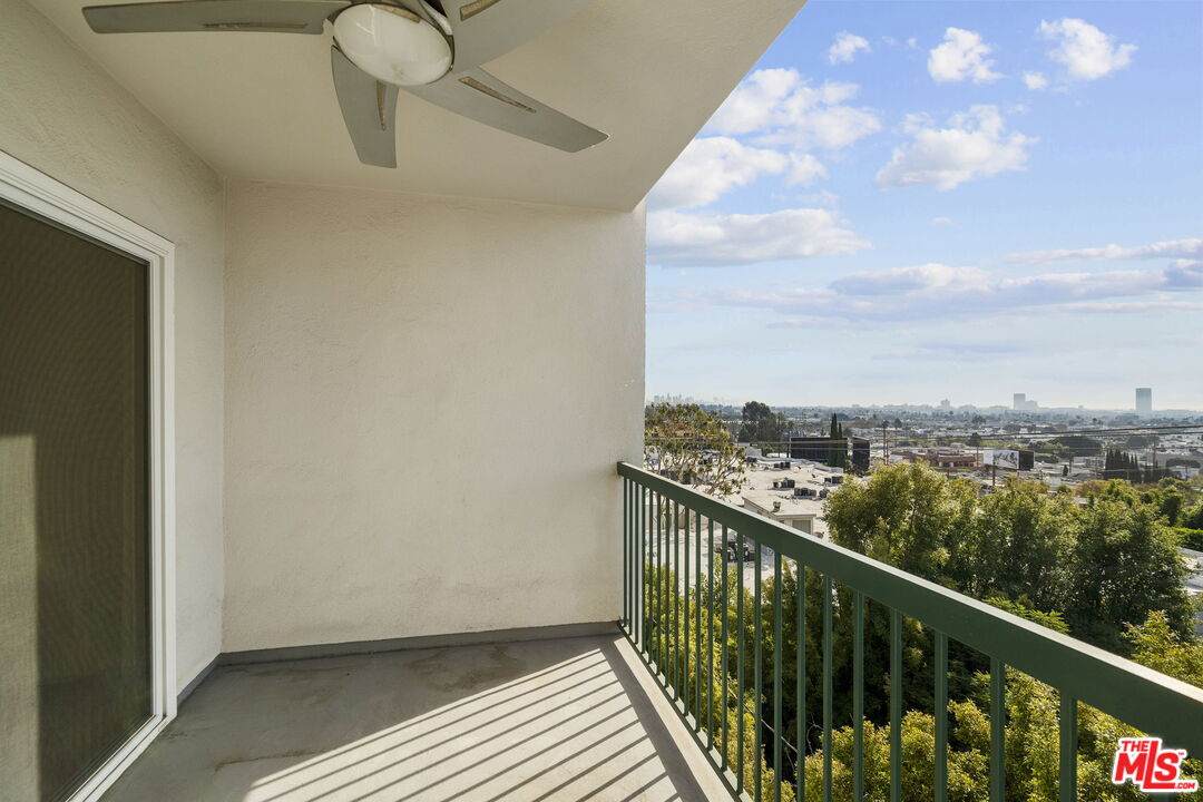 8550 Holloway Dr - Photo 1