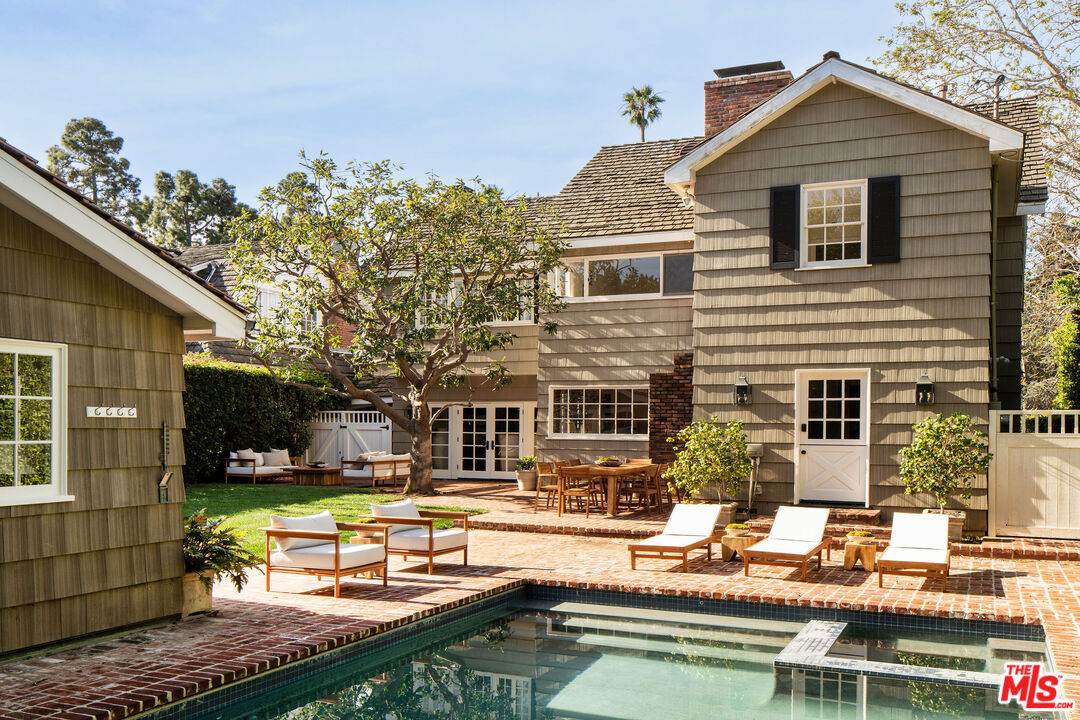 347 25th St - Photo 1