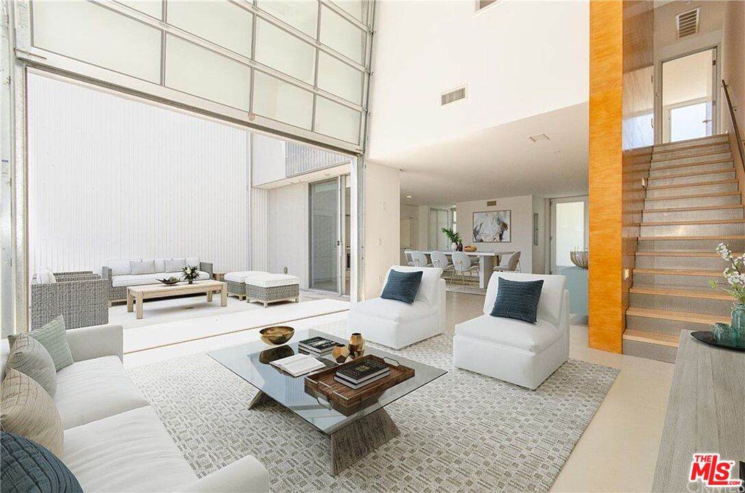 901 Hancock Ave - Photo 1