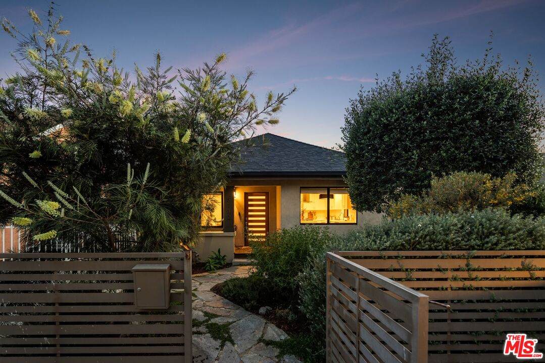 5132 Range View Ave - Photo 1