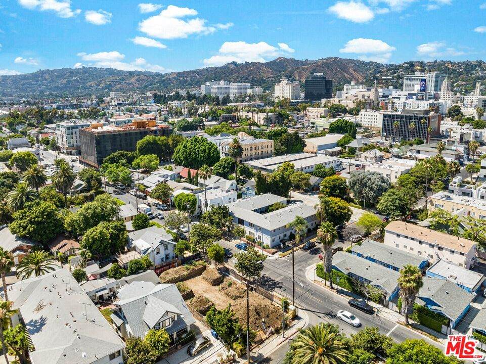 1357 Las Palmas Ave - Photo 1
