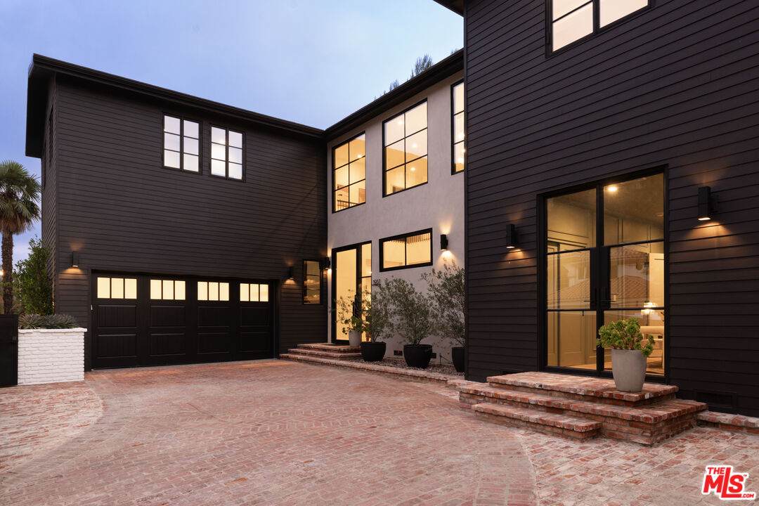 1937 Beverly Dr - Photo 1