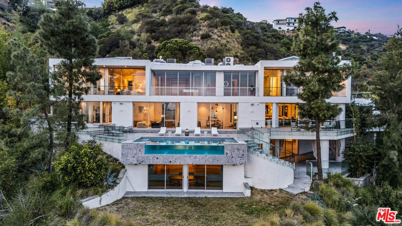 8854 Thrasher Ave - Photo 1