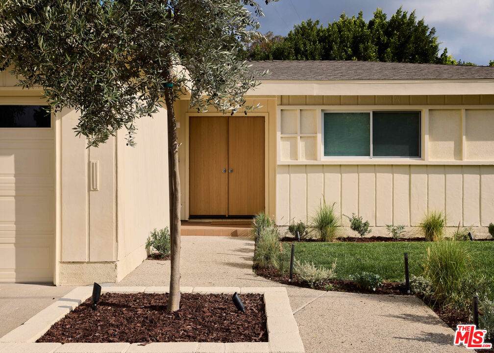 4781 Round Top Dr - Photo 1