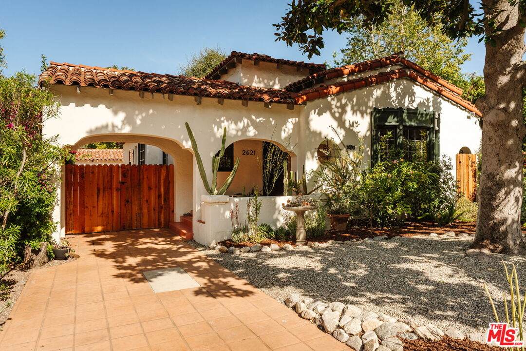 2621 Glenoaks Blvd - Photo 1