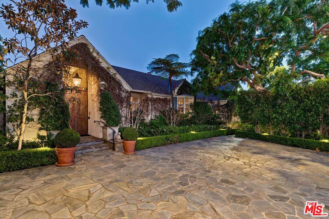 602 Foothill Rd - Photo 1