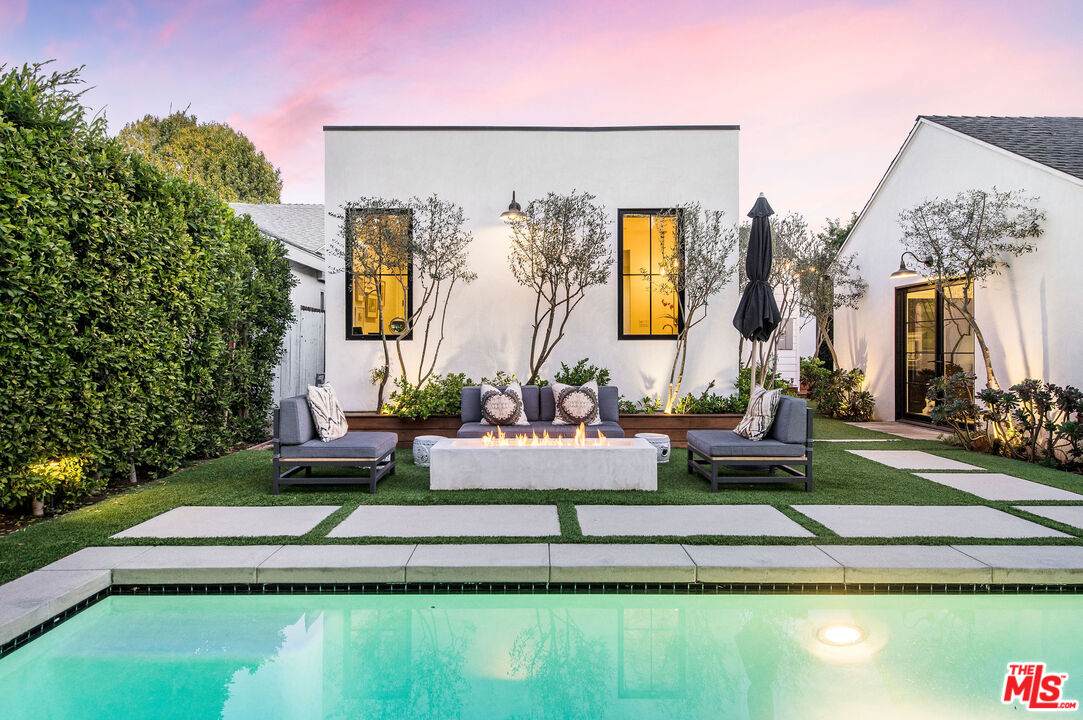 4513 Radford Ave - Photo 1