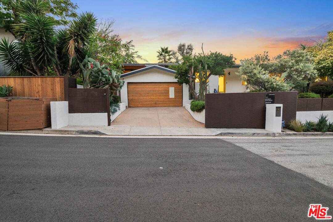 6570 Lakeridge Rd - Photo 1