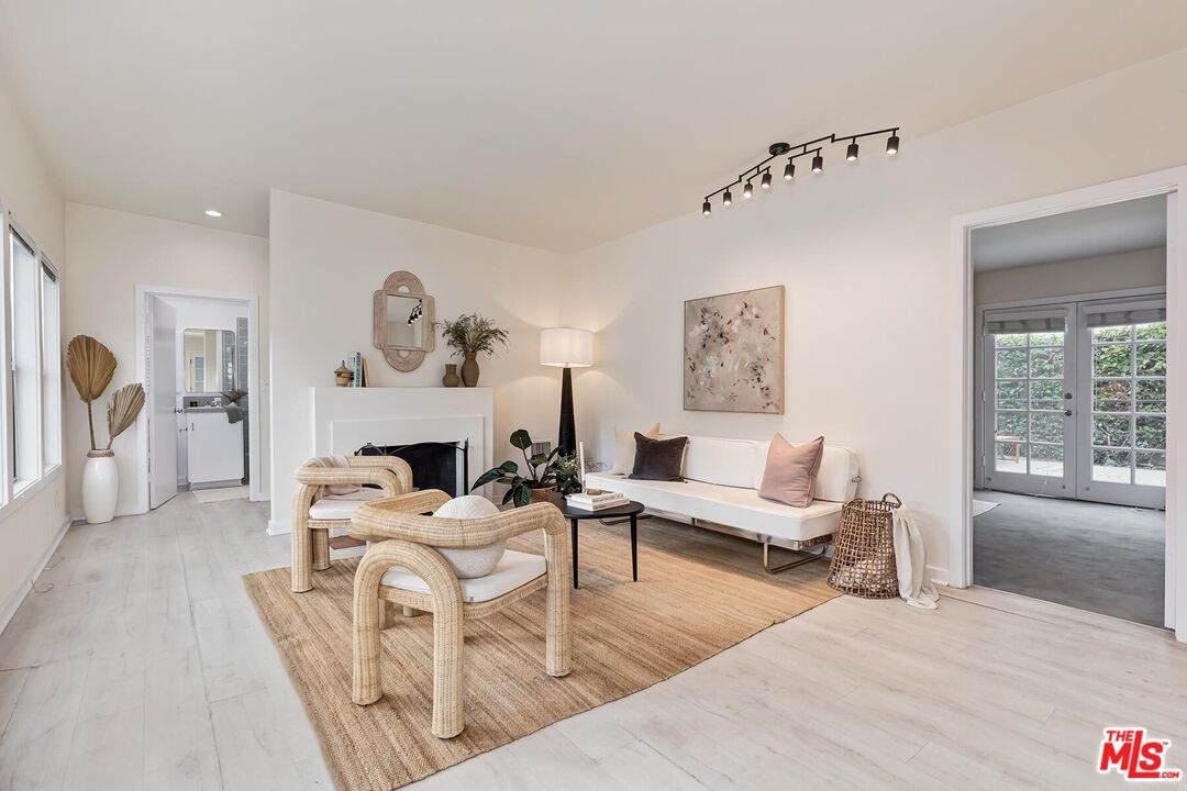 215 Entrada Dr - Photo 1