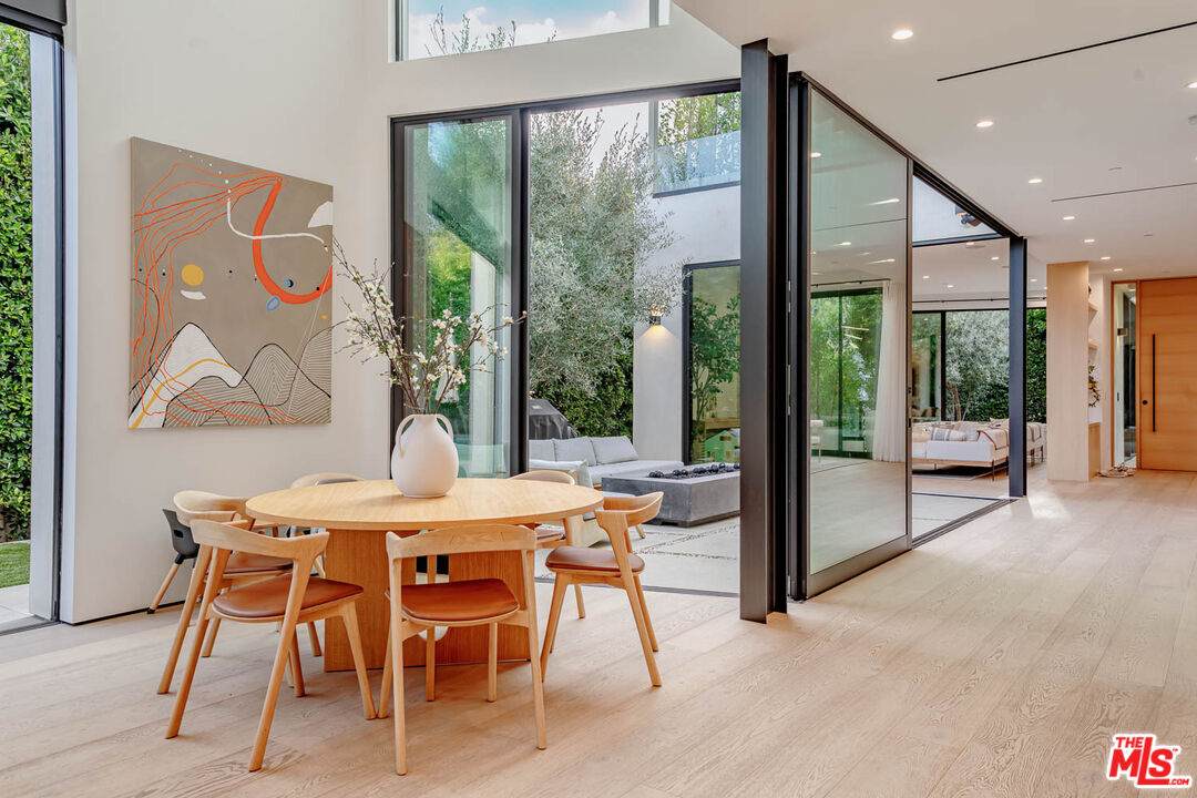 116 Gretna Green Way - Photo 1