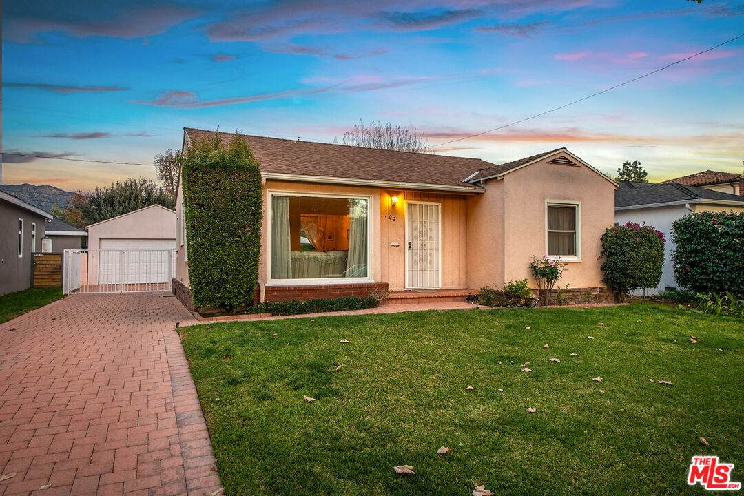 702 Reese Pl - Photo 1