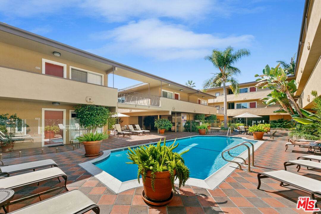 970 Palm Ave - Photo 1