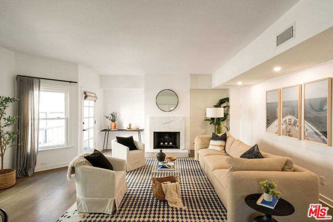 2622 2nd St - Photo 1