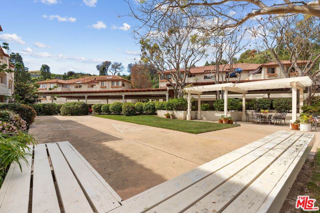 501 Palisades Dr - Photo 1