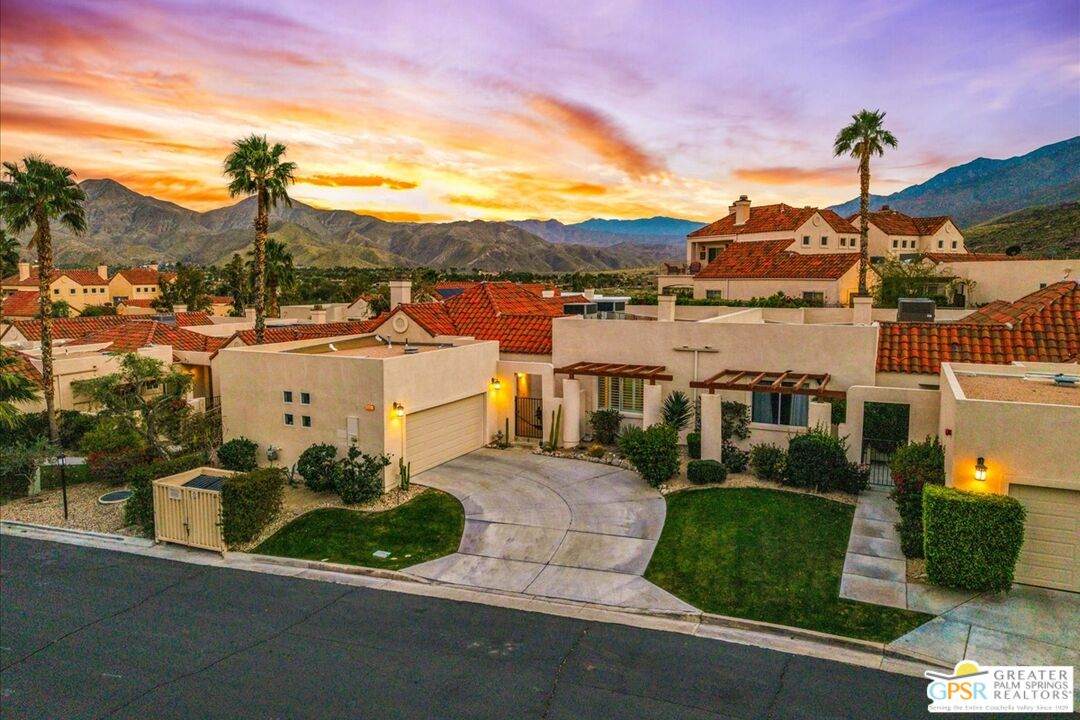 245 Canyon Cir - Photo 1