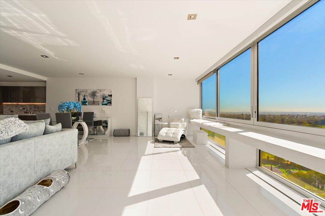 2222 Avenue Of The Stars - Photo 1