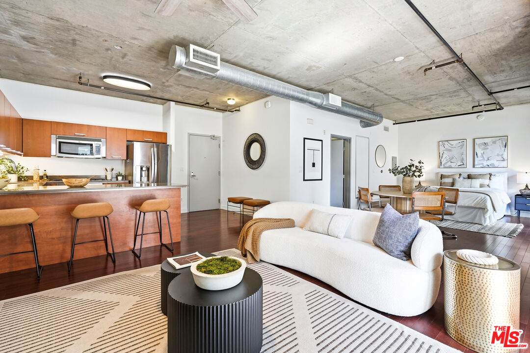 645 9th St - Photo 1