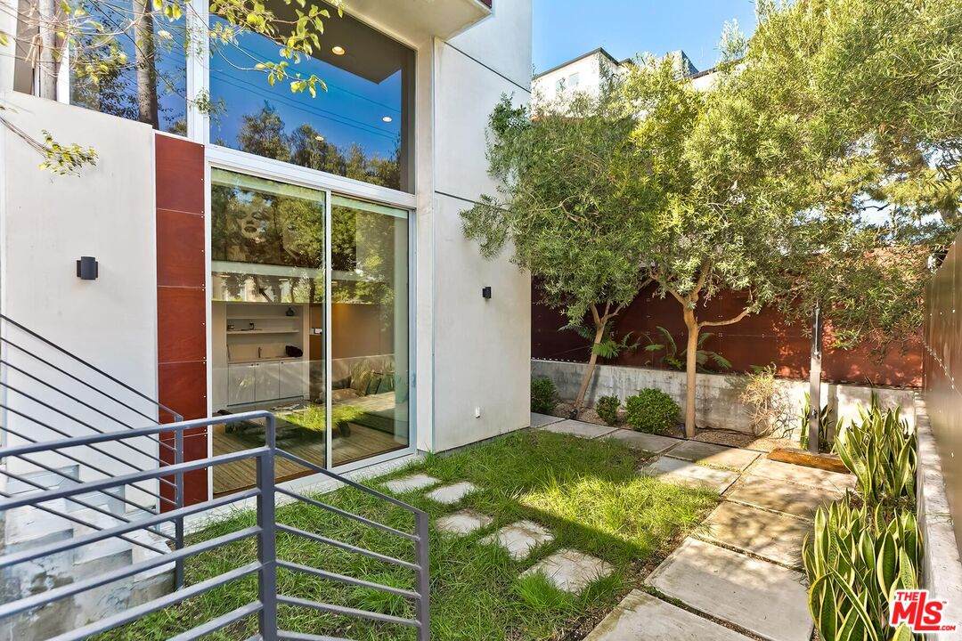 111 Eastwind St - Photo 1