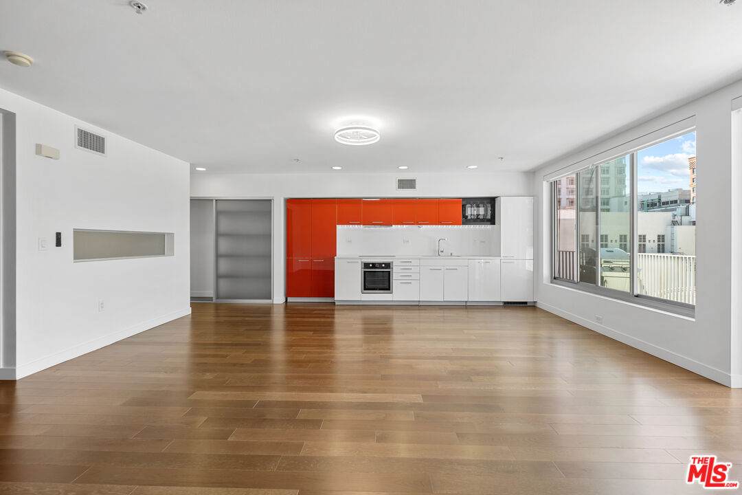 901 Flower St - Photo 1