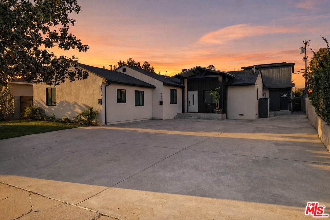 20237 Hartland St - Photo 1