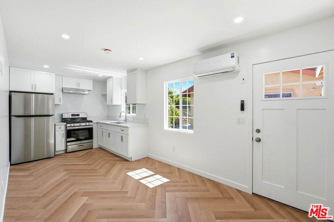 11445 Delano St - Photo 1