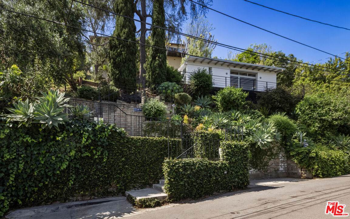 631 Cross Ave - Photo 1