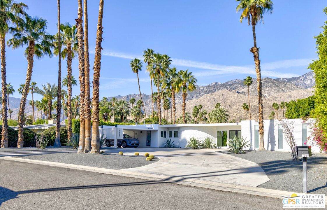 1061 Sagebrush Rd - Photo 1
