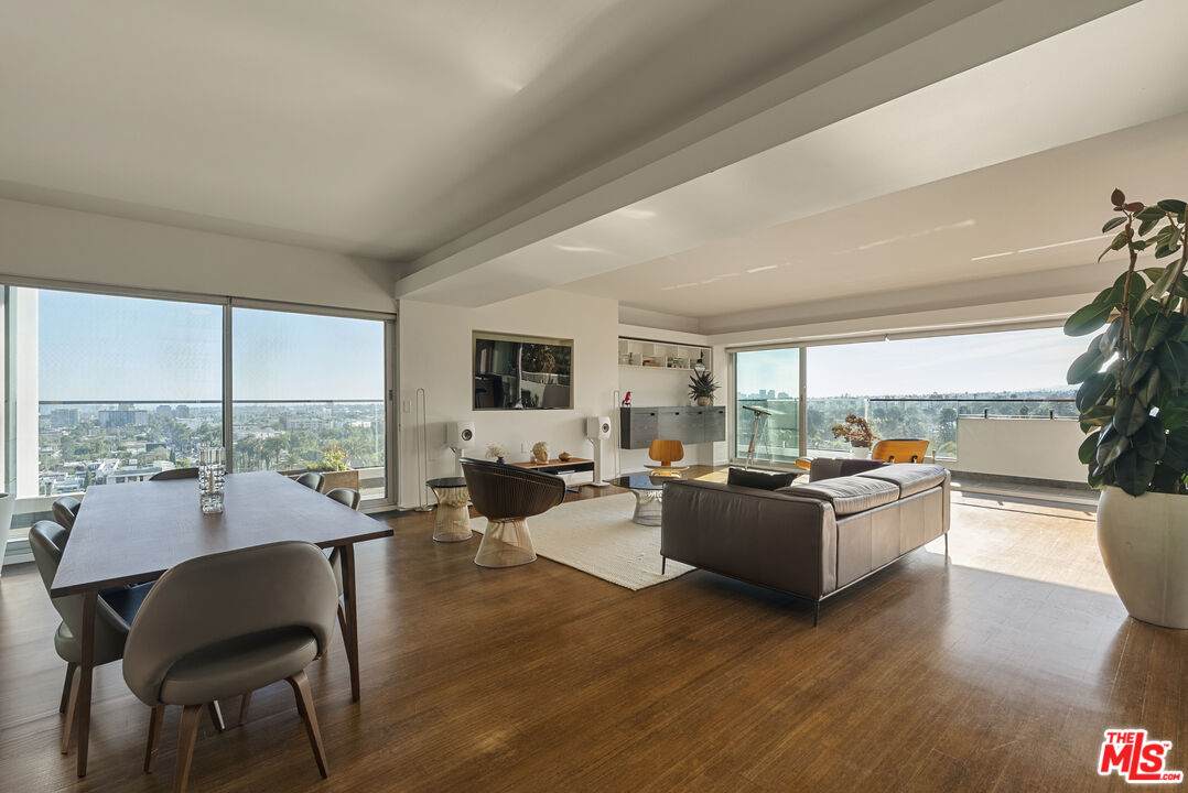 838 Doheny Dr - Photo 1