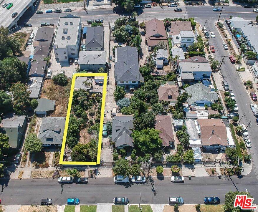 439 Commonwealth Ave - Photo 1