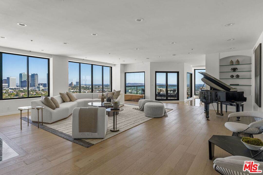 10724 Wilshire Blvd - Photo 1