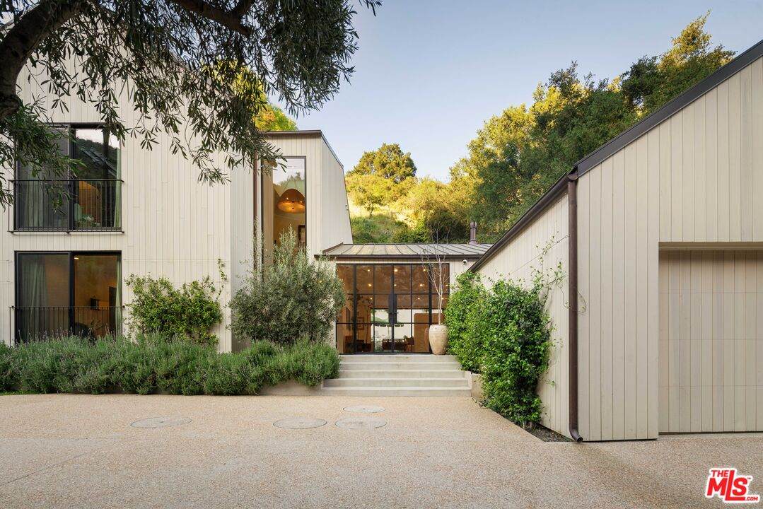 3640 Mandeville Canyon Rd - Photo 1