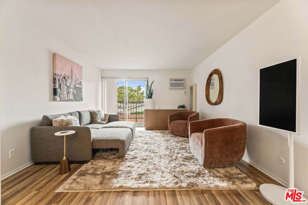 365 Burchett St - Photo 1