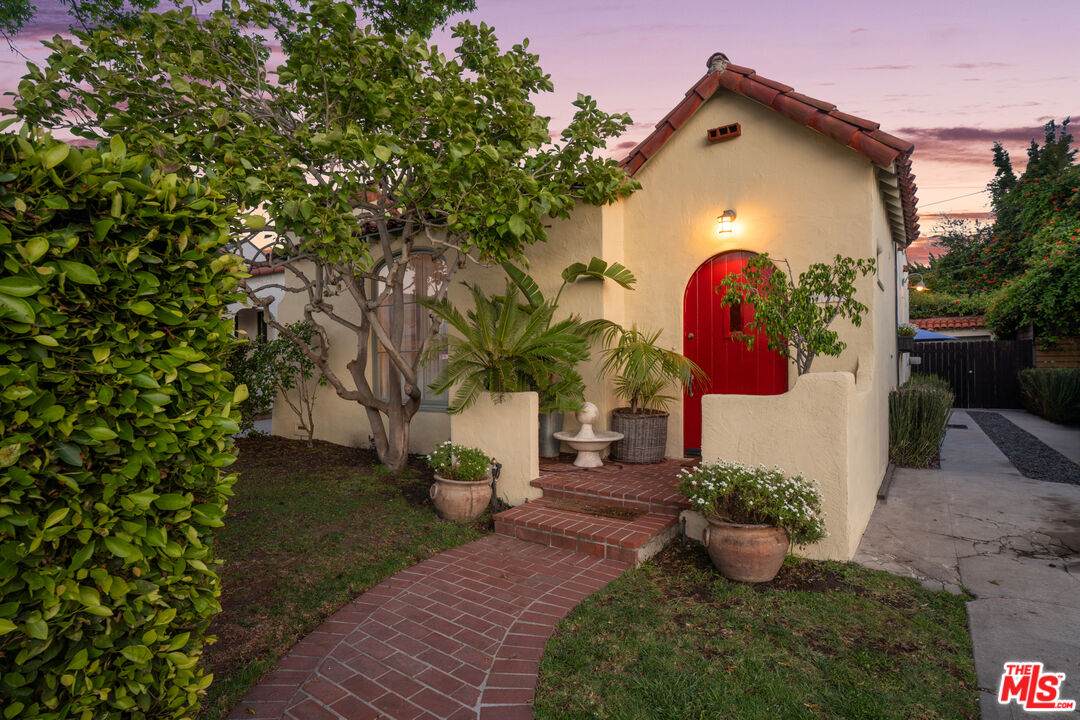 1118 Grant Ave - Photo 1