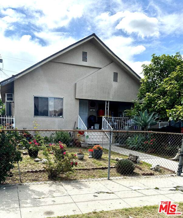 3230 Huron St - Photo 1