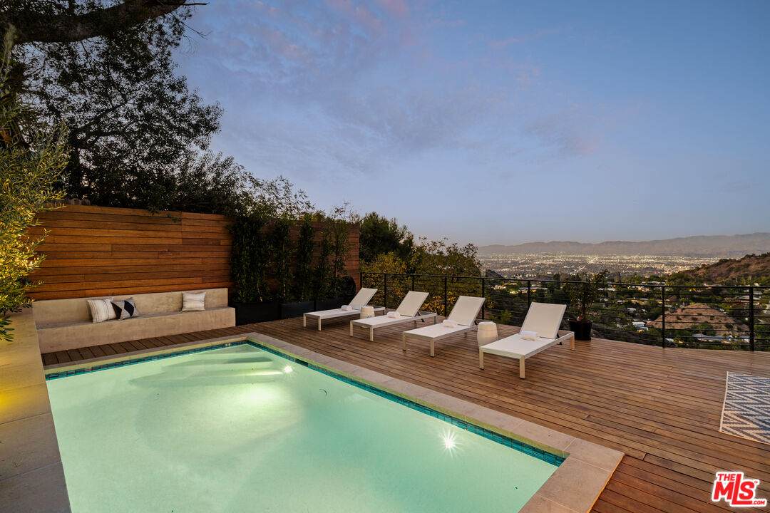 8620 Skyline Dr - Photo 1