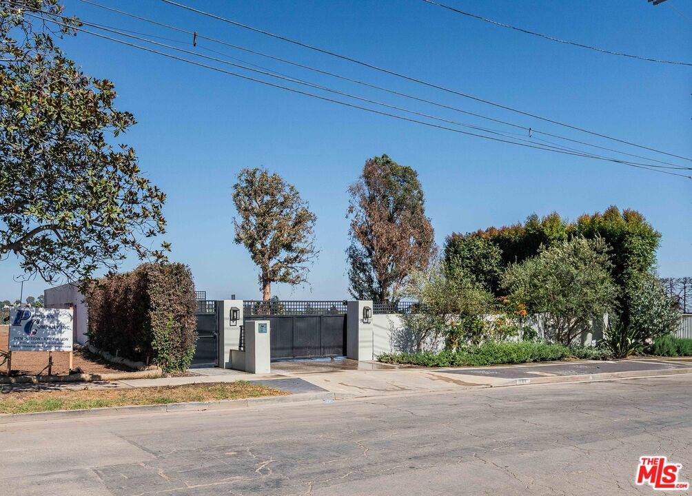 1144 Chautauqua Blvd - Photo 1