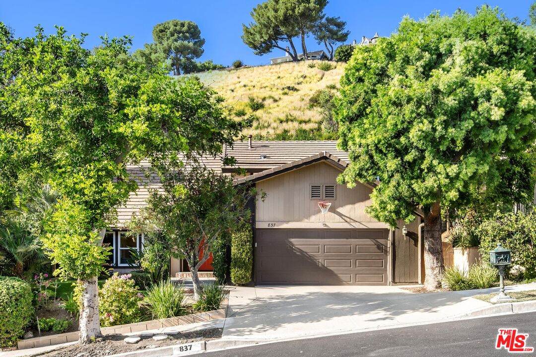 837 Brown Dr - Photo 1