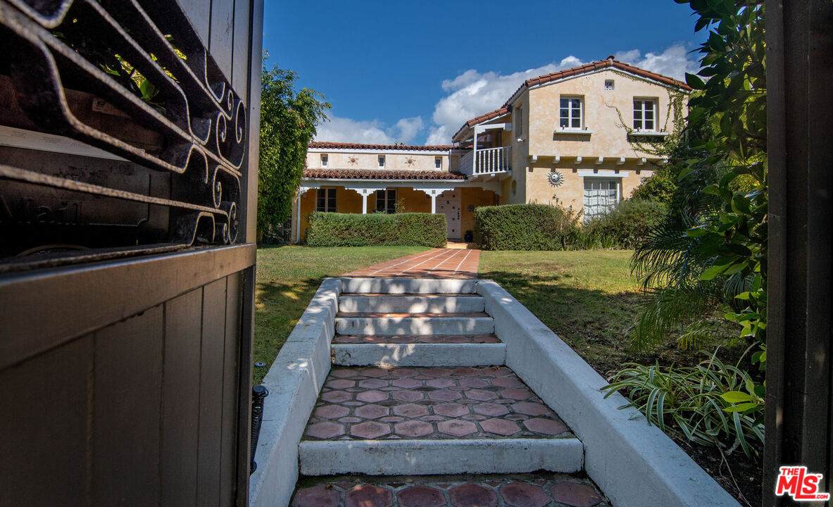 731 San Vicente Blvd - Photo 1