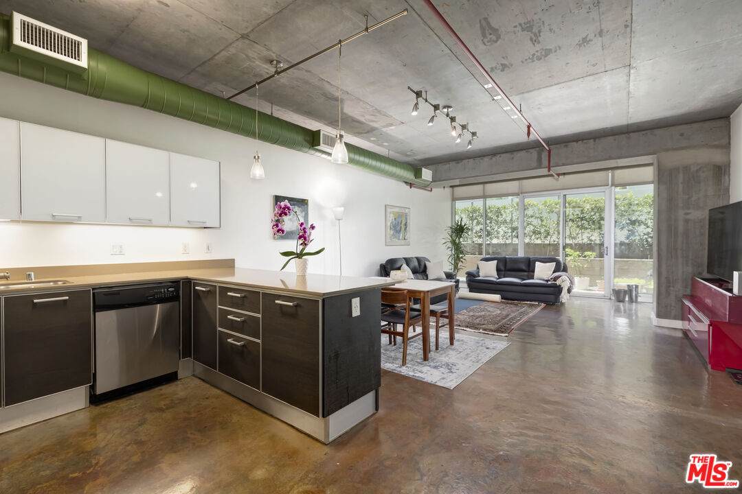 645 9th St - Photo 1