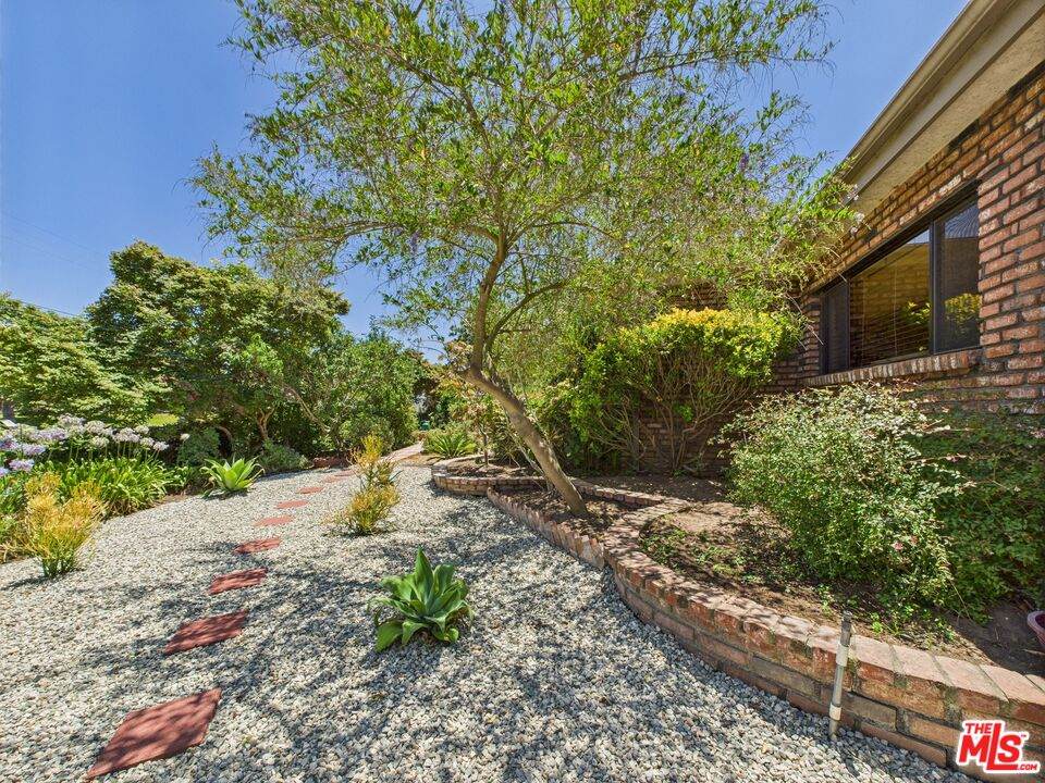 7449 Kentwood Ave - Photo 1