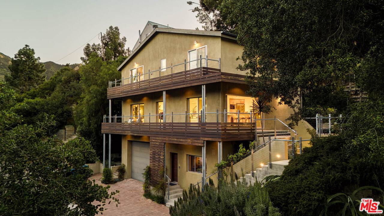 1557 Topanga Skyline Dr - Photo 1