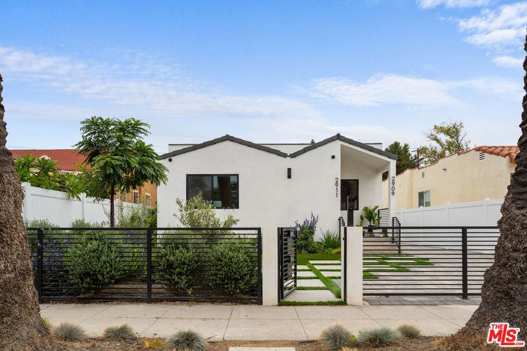 2911 Rimpau Blvd - Photo 1