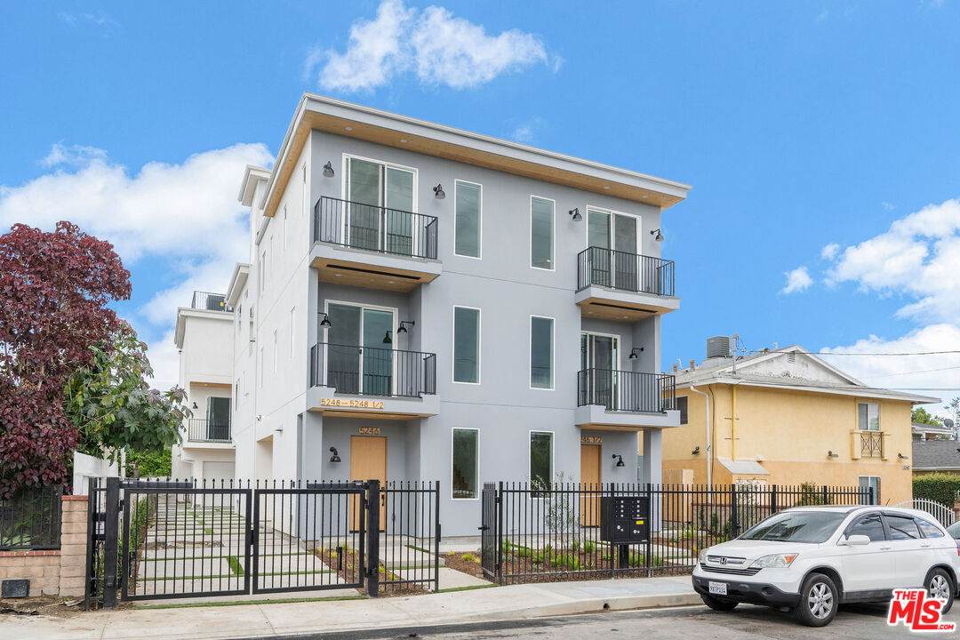 5248 Auckland Ave - Photo 1