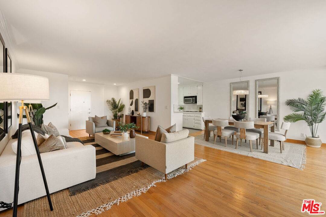 10725 Ohio Ave - Photo 1